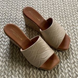 *LIKE NEW* Andre Assous “Analise” Espadrille Wedge - Spain Size 40